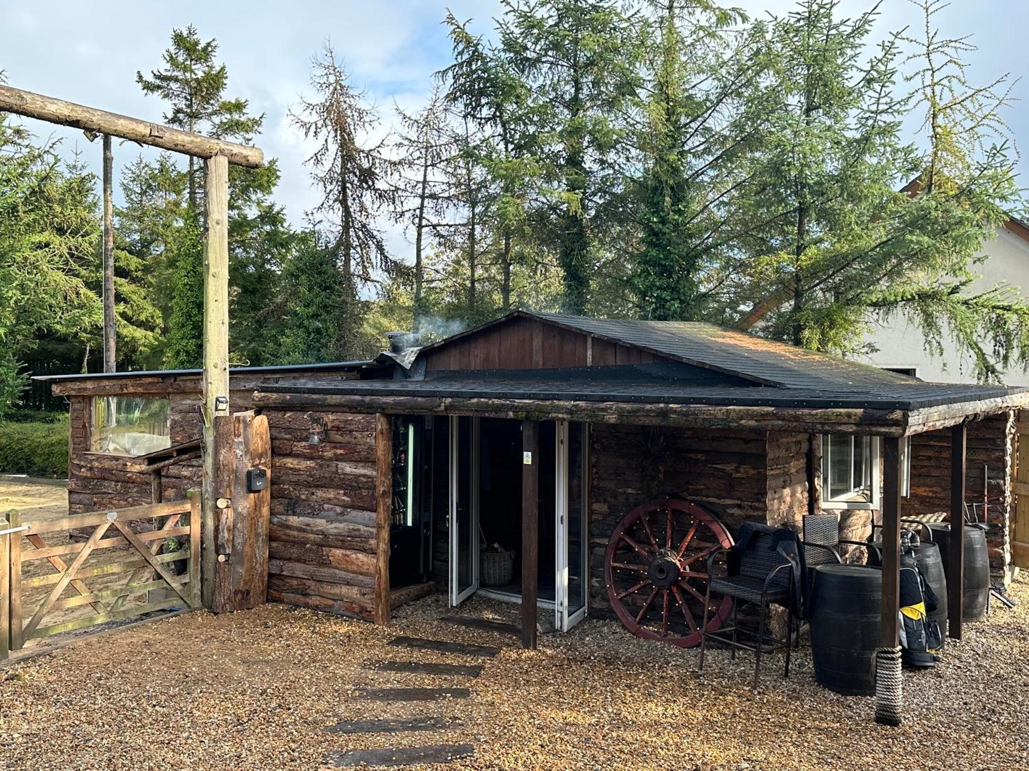 Greenvale Cabins Forkhill Extérieur photo